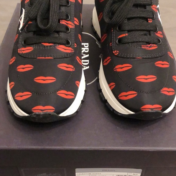 Like new Prada sneakers - Picture 3 of 3